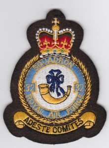 No 32 (The Royal) Squadron crest