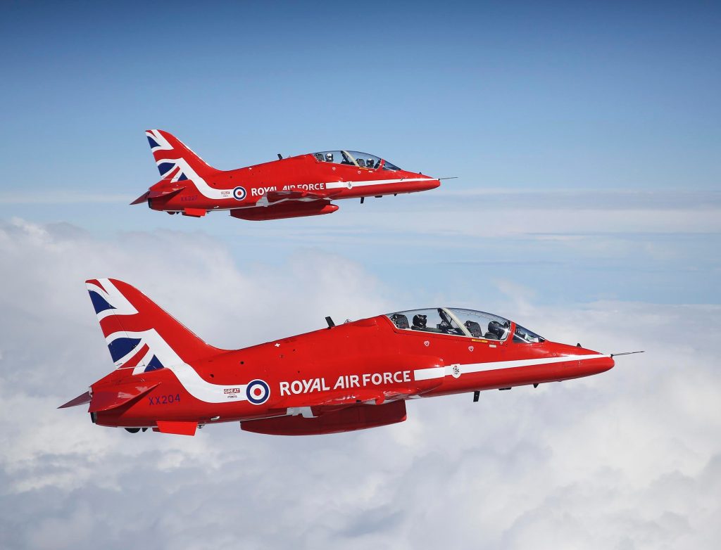 RAF Red Arrows in flight (RAF 20150918-904-082)