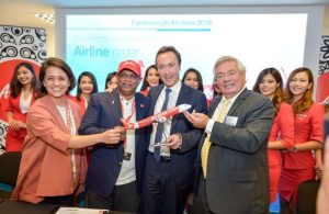 Air Asia announcementat Farnbough (Airbus A.Doumenjou)